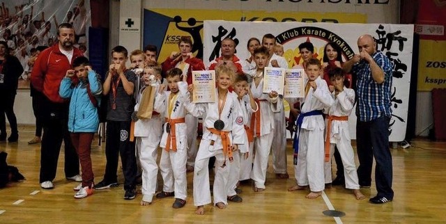 Karatecy z szydłowieckiego Mushin przywieźli sześć medali z ogólnopolskiej batalii w Końskich.