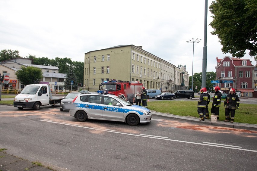 Kolizja na rondzie w centrum Słupska (zdjęcia, wideo) 