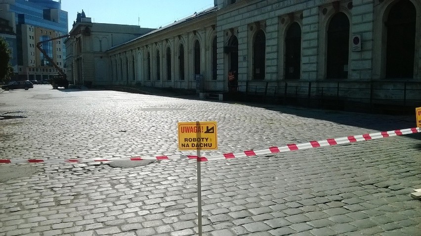 Zamknęli darmowy parking przy Dworcu Świebodzkim. Na jak długo? (ZDJĘCIA)