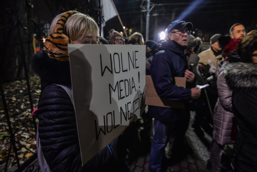 Protest przed siedzibą Radia Gdańsk w obronie zwalnianych...