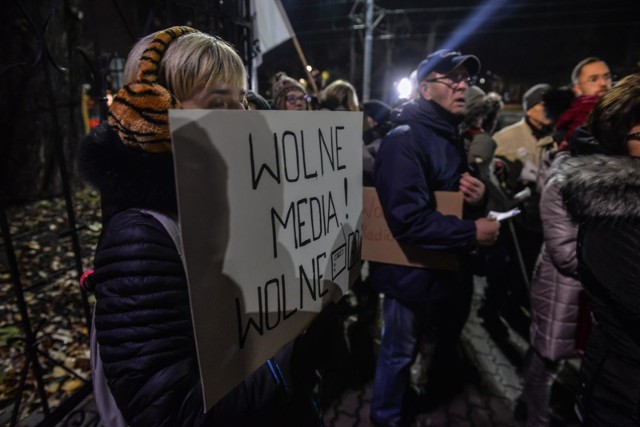 Protest przed siedzibą Radia Gdańsk w obronie zwalnianych dziennikarzy [5.12.2018]