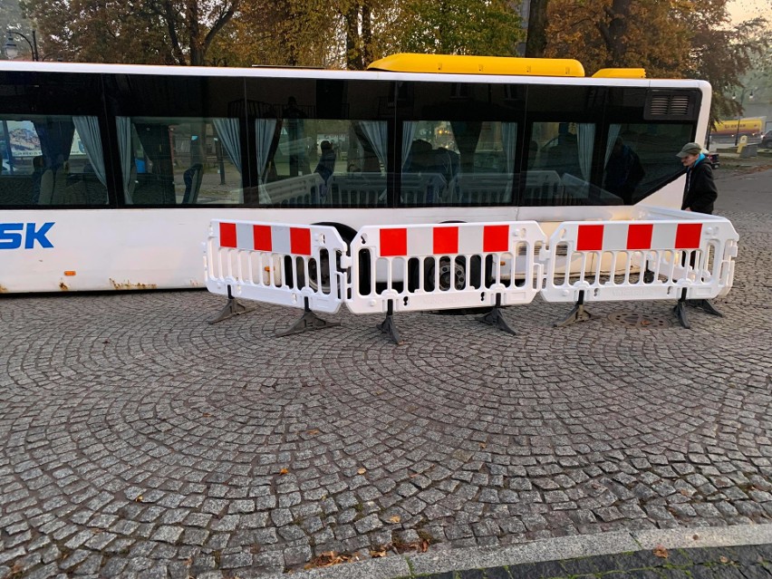 Dziś rano (środa 16.10) pod autobusem PKS Słupsk-Ustka na...