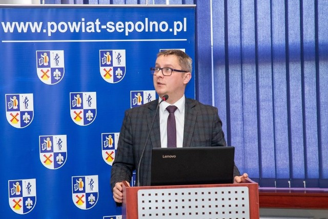 Sebastian Borowiak, dyrektor GDDKiA Oddział w Bydgoszczy, przedstawił na sesji rady powiatu sępoleńskiego informacje nt. zaawansowania inwestycji drogowych na DK 25