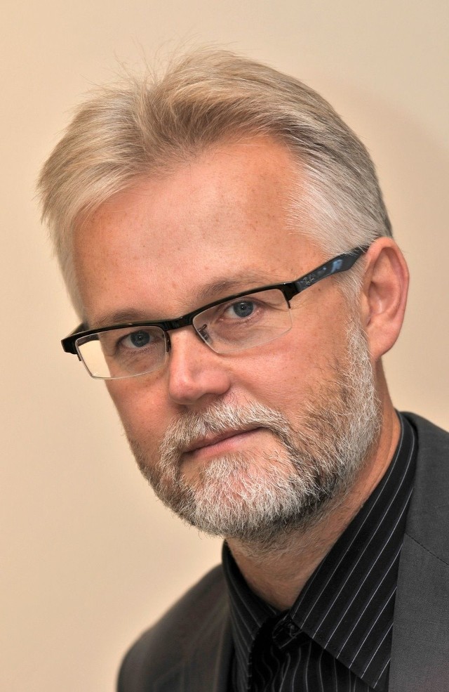 Tadeusz Jędrzejczyk w wykształcenia jest lekarzem, ukończył Gdański Uniwersytet Medyczny