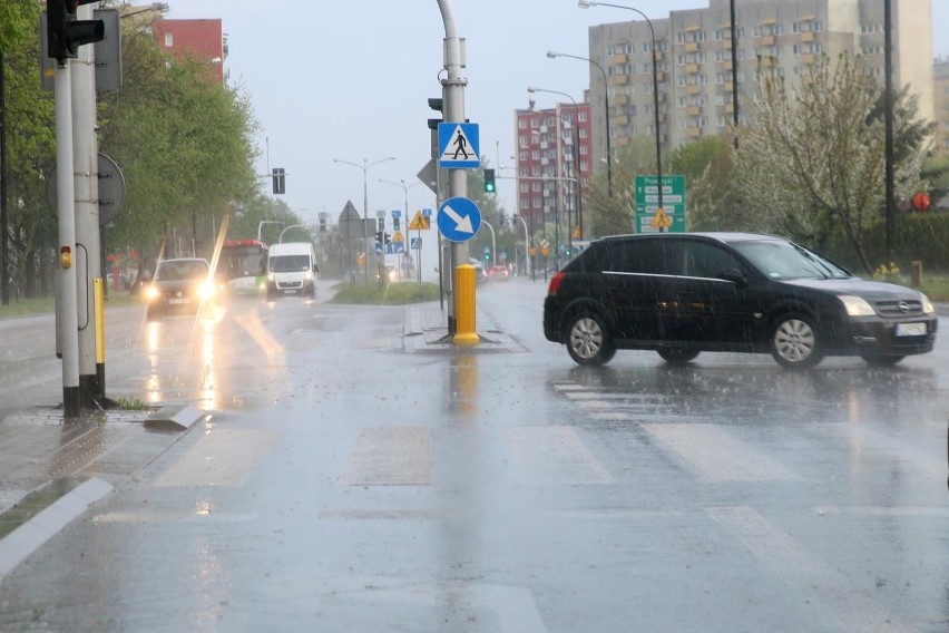 Burze i silny wiatr na Pomorzu 24.06.2021. Prognoza pogody dla woj. pomorskiego. IMGW wydało ostrzeżenia