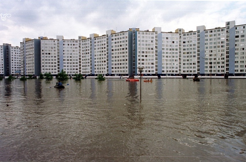 Wrocław 16-07-1997. Zalane osiedle Kozanów