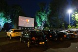 Kino samochodowe w Nowogrodzie Bobrzańskim. Już w ten piątek będzie można obejrzeć film w zaciszu swojego auta. Gdzie zdobyć wejściówki?