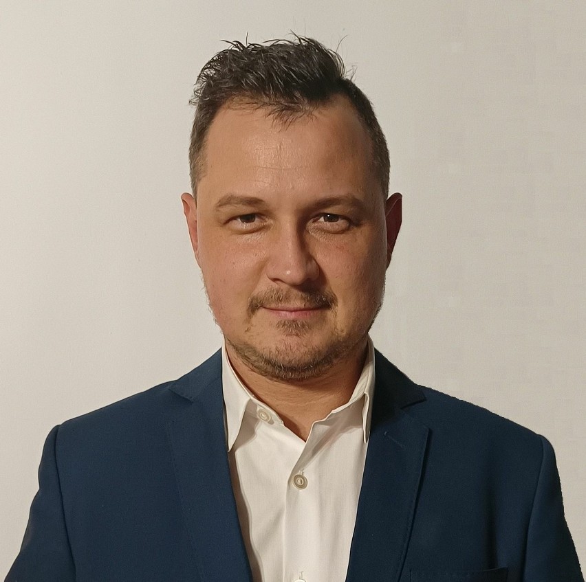 Paweł Pawłowski ma 40 lat. Ukończył Uniwersytet Jana...
