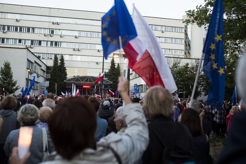 "Europo, nie odpuszczaj!" Protest w obronie sądów w Krakowie