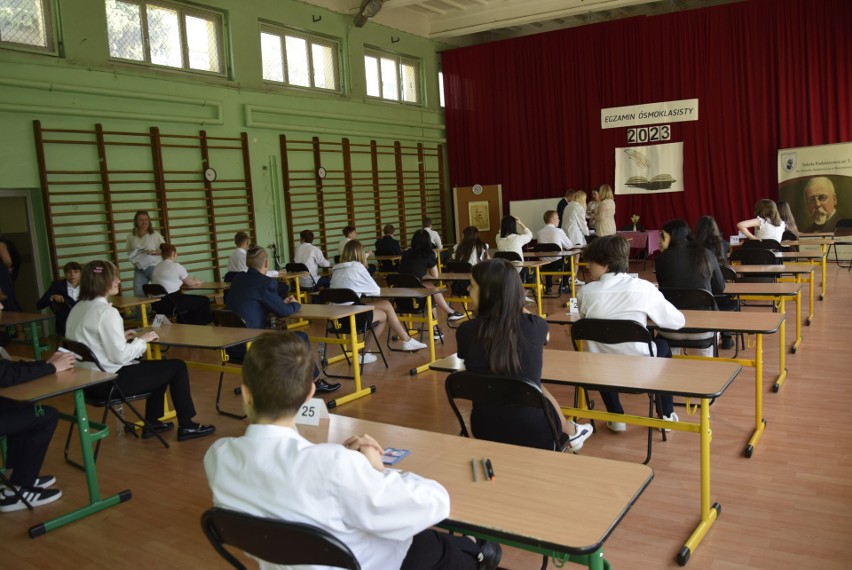 Wśród ósmoklasistów, którzy przystąpili dziś do egzaminu z języka polskiego są uczniowie Szkoły Podstawowej nr 1 w Skierniewicach