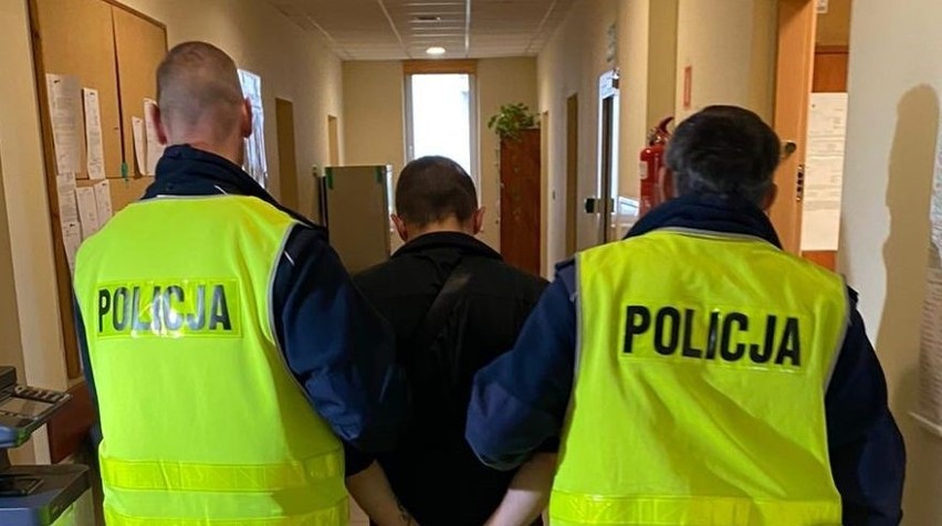 Gdańsk: Nocny pościg, strzały i próba staranowania interweniującego policjanta. 26-latek zatrzymany