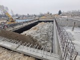 W Czeladzi powstaje nowy kompleks basenów letnich. W Parku Grabek widać już część basenów, fundamenty pod szatnie i zaplecze 