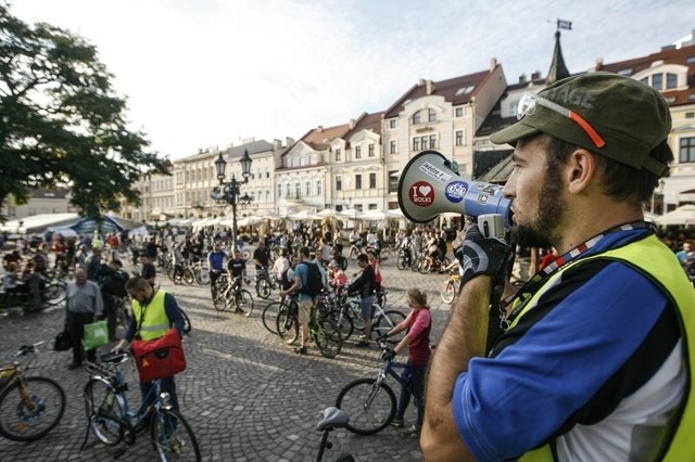 Masa krytyczna w Rzeszowie pod hasłem "Rowery na buspasy"