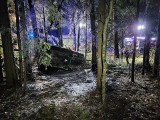 Wolność. Powiat chojnicki. Śmiertelny wypadek na drodze wojewódzkiej 212. Kierowca uderzył samochodem w drzewo 04.05.2022 r.