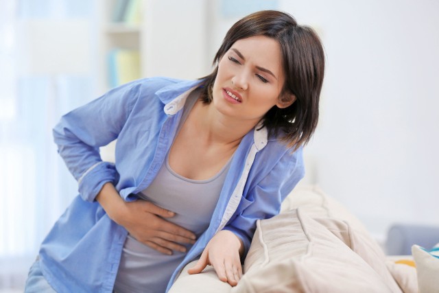Zapalenie żołądka często powoduje silny ból.