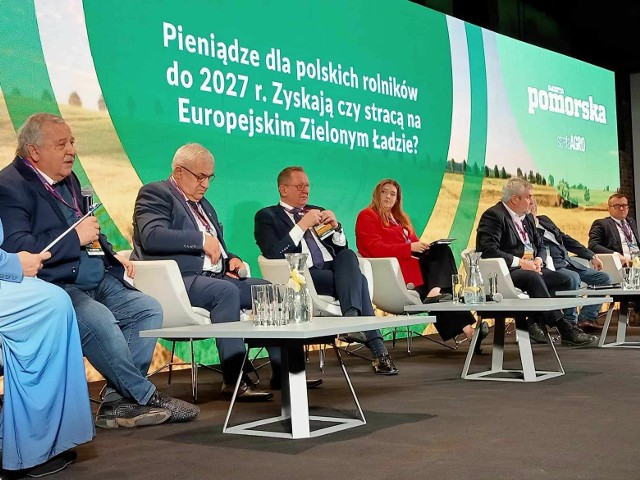 Główny panel z udziałem minister rolnictwa i jej poprzedników.
