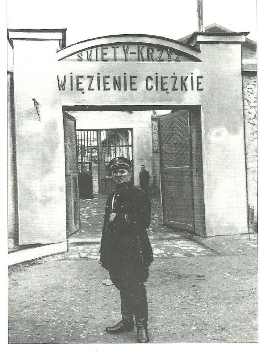 Brama główna więzienia na Świętym Krzyżu, 1927 rok