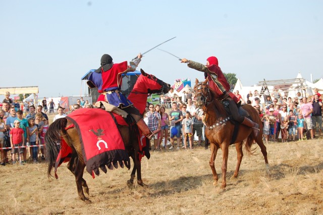 Widowiskowe były pojedynki w wykonaniu rycerzy konnych z Gniezna