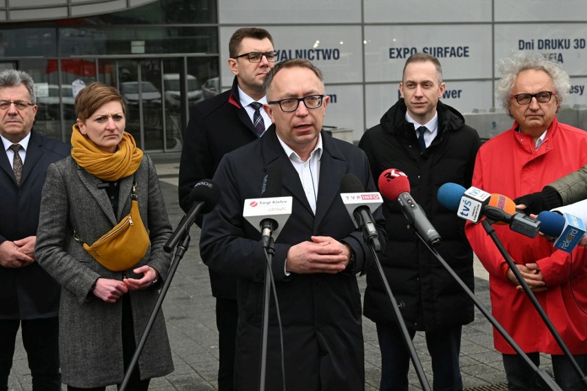 Konferencja Koalicji Obywatelskiej. Rządowe wsparcie dla Targów Kielce i rozwój zbrojeniówki w naszym regionie zapowiedział wiceminister