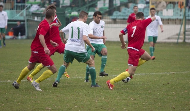 Kibice Radomiaka liczą na skuteczną grę pary radomskich napastników, Rossi Leandro (w białej koszulce) i Łukasza Cichosa (numer 11).