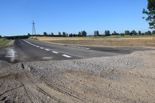 Pół kilometra asfaltu od drogi nr 172, dalej jest szutrowa nawierzchnia do samej żwirowni, ale ciężarówki z kruszymem nie muszą już jeździć przez Parsęcko i Dalęciono 
