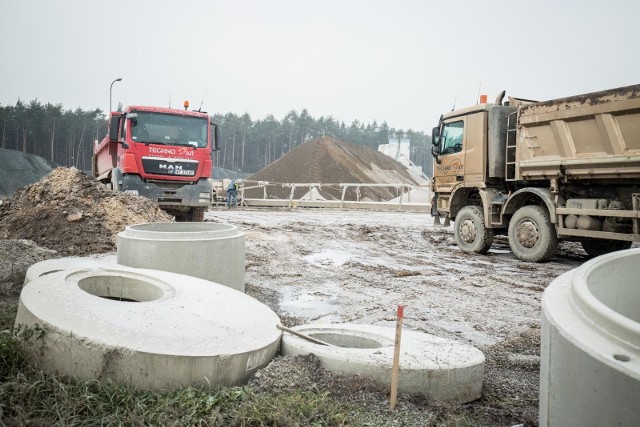 Budowa drogi S5 to największa inwestycja drogowa w naszym regionie. Na jakim etapie budowlanym są obecnie poszczególne odcinki? Zobaczcie raport z robót. Najnowsze informacje z placu budowy S5 na kolejnych stronach --->