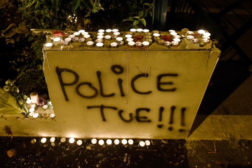 Napis na murze - "Policja zabija"