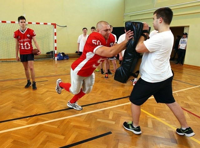 Lekcja futbolu amerykańskiego w Szczecinie.