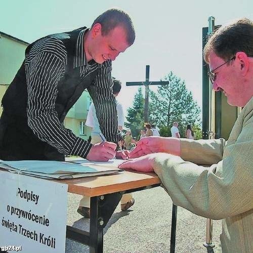 To już druga akcja zbierania podpisów pod wnioskiem przywrócenie dnia wolnego w święto Trzech Króli (6 stycznia). Poprzednio, wiosną 2008 roku z Słupsku udało się zebrać ponad tysiąc podpisów.