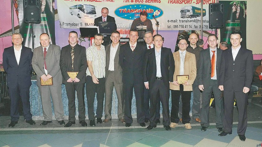 Rodzinne zdjęcie laureatów, od lewej: Grzegorz Kowalskim...
