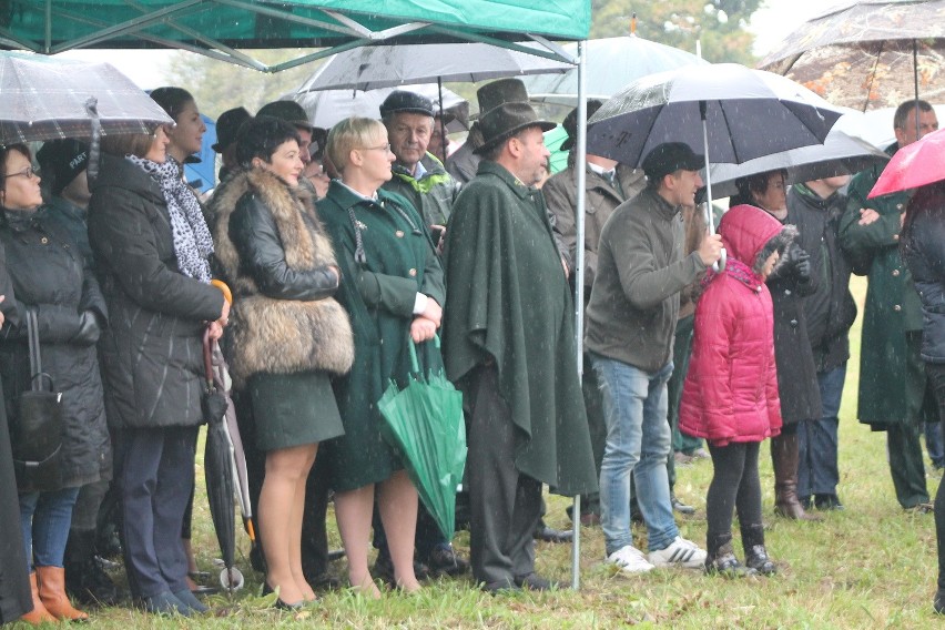 Święto Myśliwych w Smoleniu. Jurajska Gonitwa za Lisem z okazji Dnia Świętego Huberta [ZDJĘCIA]