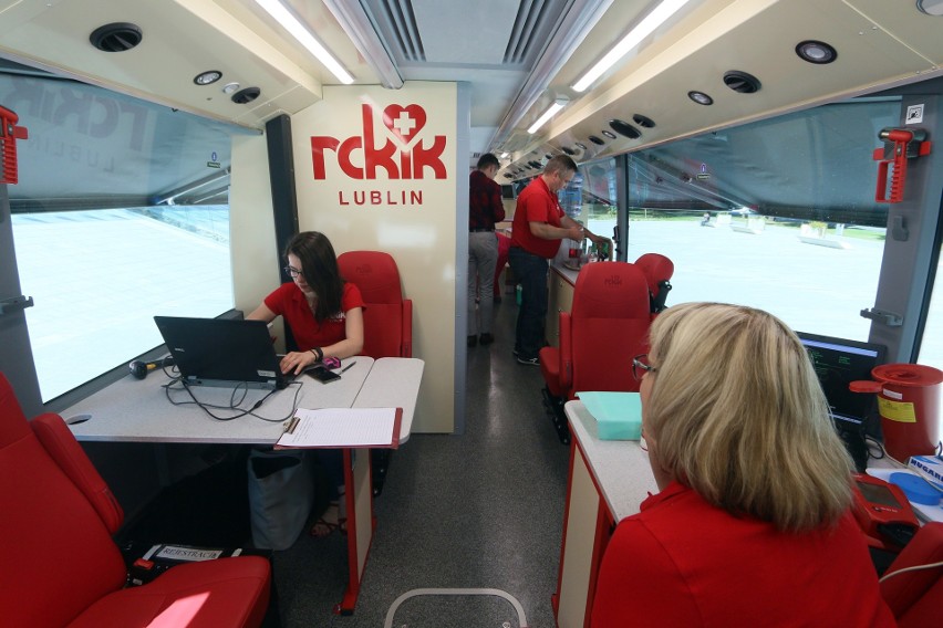 Nowy krwiobus rusza w trasę po woj. lubelskim. Zobacz, jak wygląda w środku