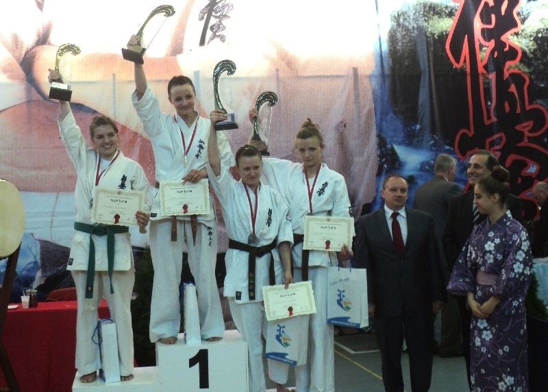 Dla Katarzyny Mierzejek (pierwsza z lewej) srebrny medal...