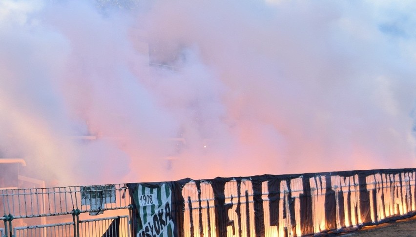 3 liga. Wisłoka Dębica zremisowała z Unią Tarnów. Dębiczanie wygraną stracili w doliczonym czasie [ZDJĘCIA, RELACJA]