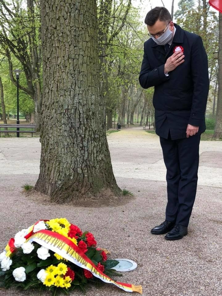 Wiceprezydent Rafał Rudnicki złożył kwiaty pod pomnikiem w...