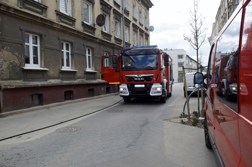 Dzisiaj po południu (26.04) , na ul. Długiej, zapalił się...