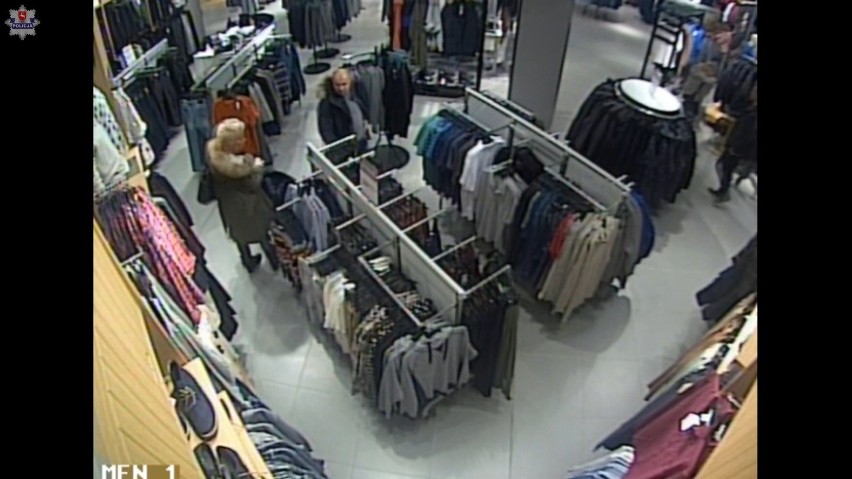 Okradli sklep odzieżowy przy ul. Witosa (ZDJĘCIA, WIDEO)