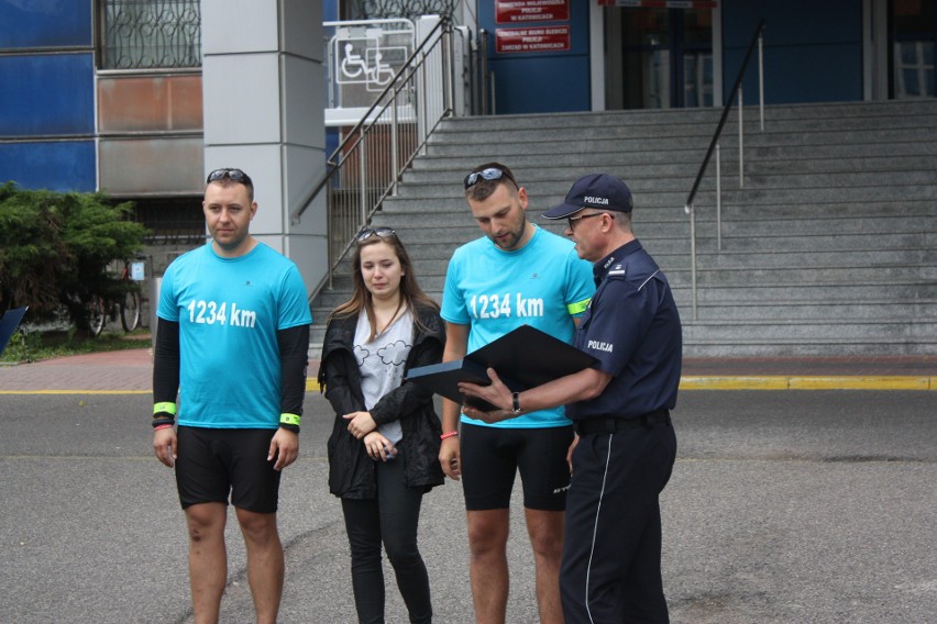 Policjanci ze Strumienia zebrali 40 tys. zł dla chorej Wiktorii ZDJĘCIA
