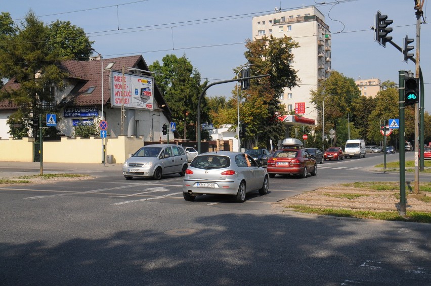 Skrzyżowanie u zbiegu ulic Klasztornej i Bulwarowej z al....