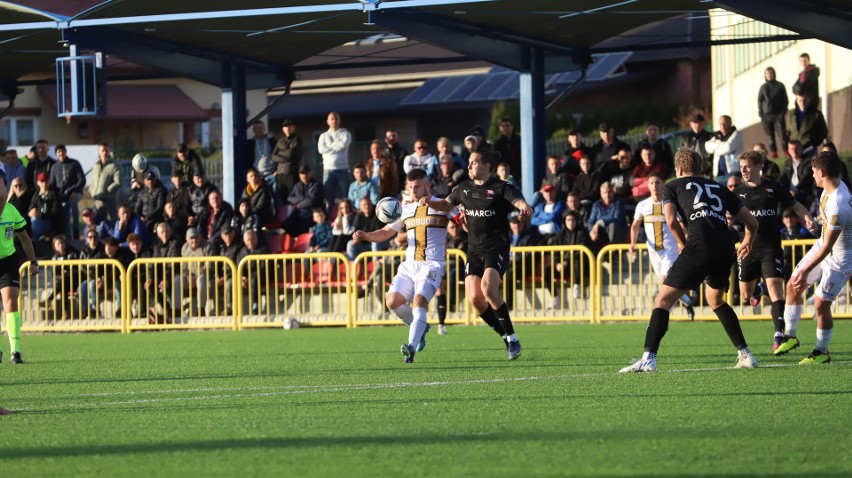 3 liga. Świetna passa trwa. ŁKS Probudex Łagów pokonał rezerwy Cracovii 2:1 i nadal jest liderem. Filmowa bramka Adama Imieli na wideo