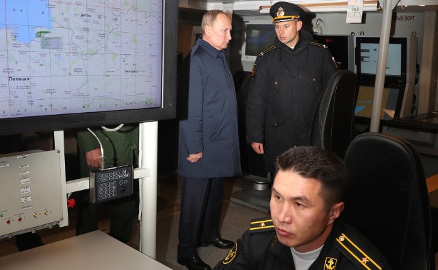 Władimir Putin na pokładzie okrętu Floty Bałtyckiej podczas wizyty w obwodzie kaliningradzkim w 2019 roku