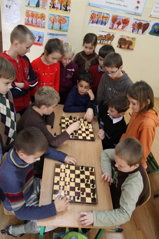W ramach projektu KaMaSz uczniowie mają rozgrywki szachowe. Zacięte pojedynki toczą Łukasz Jeżak i Kuba Knop, a także Jacek Duda i Kuba Ochrymczuk.