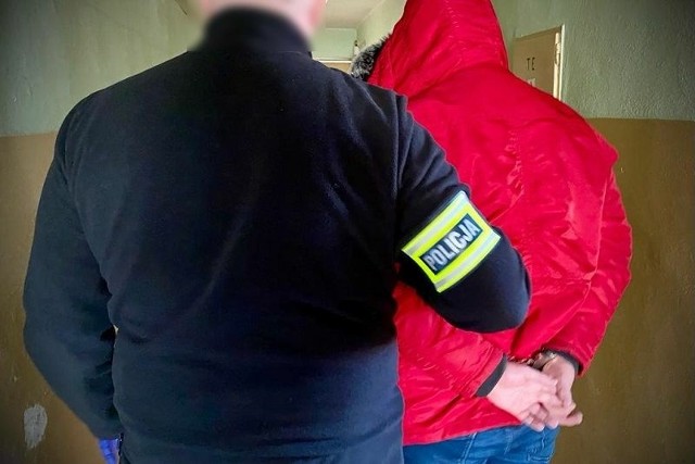 Kryminalni z tczewskiej komendy zatrzymali 35-latka, który odpowie za posiadanie znacznej ilości narkotyków. Policjanci w pokoju hotelowym, zajmowanym przez mężczyznę znaleźli blisko 2,5 kilograma środków odurzających. 