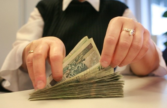 20-latka będąc na umowie zlecenia otrzymała w banku bez żadnych problemów 100 tys. zł pożyczki.