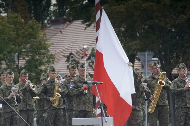 Główne uroczystości odbyły się przy pomniku Armii Poznań. 