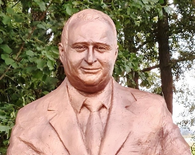Pomnik Przemysława Gosiewskiego stanął w pobliżu Jeziora Bukowo