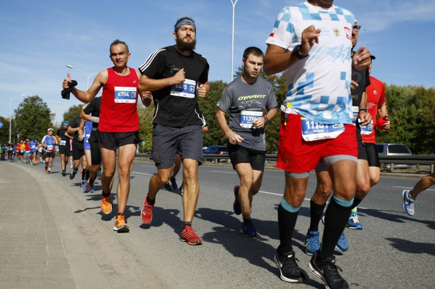 Uczestnicy Maratonu Warszawskiego 2018. Więcej zdjęć...