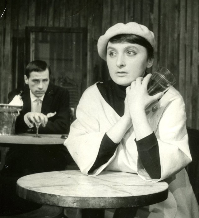 Lucyna Legut w sztuce "Zabawa jak nigdy", 1960, Teatr Wybrzeże. W tle Edmund Fetting