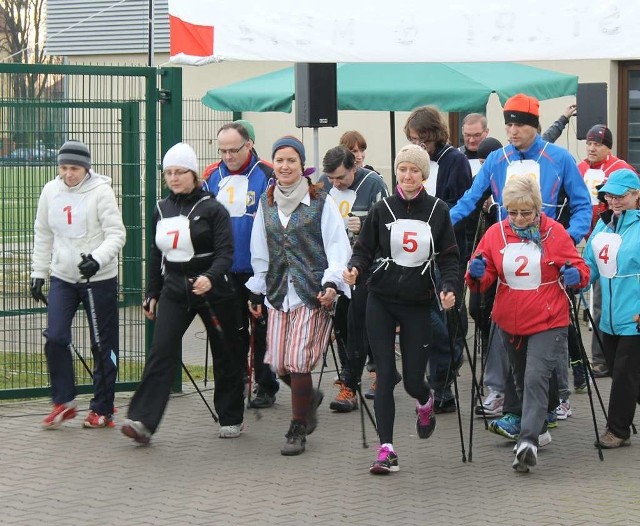 Na trasy nordic walking wyruszyło ponad 40 brzeżan.