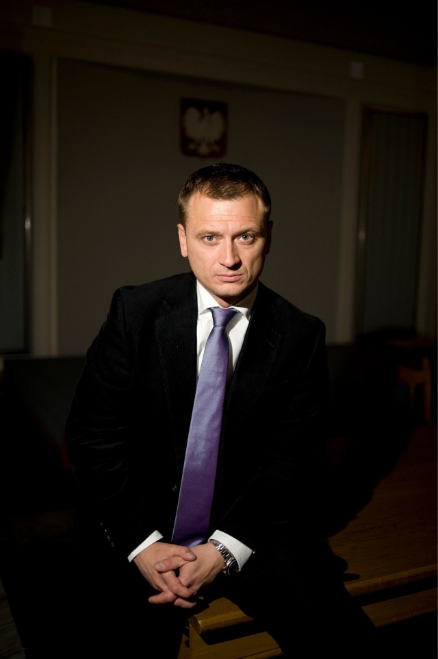 Sławomir Nitras - Poseł PO ze Szczecina, z wykształcenia jest politologiem. W latach 2014-2015 pełnił funkcję głównego doradcy premier Ewy Kopacz. W listopadzie 2016 r. powołany na funkcję wiceministra spraw zagranicznych w gabinecie cieni utworzonym przez PO. 